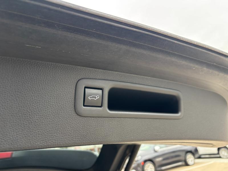 Toyota Highlander LE FWD V6 2021