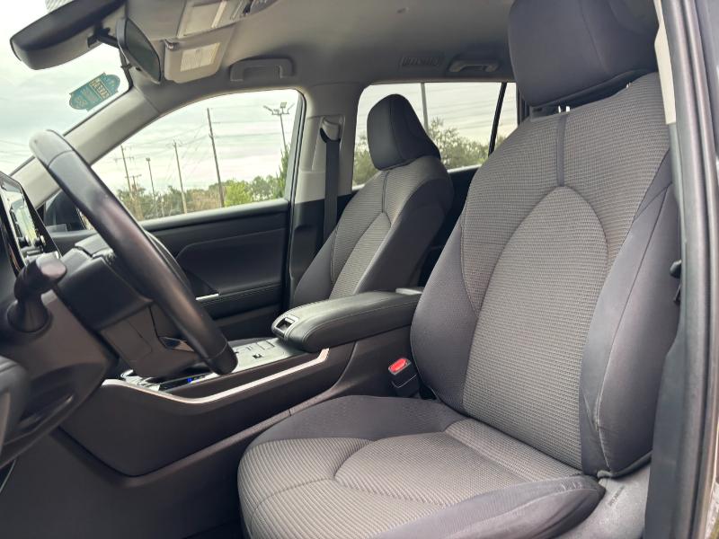 Toyota Highlander LE FWD V6 2021