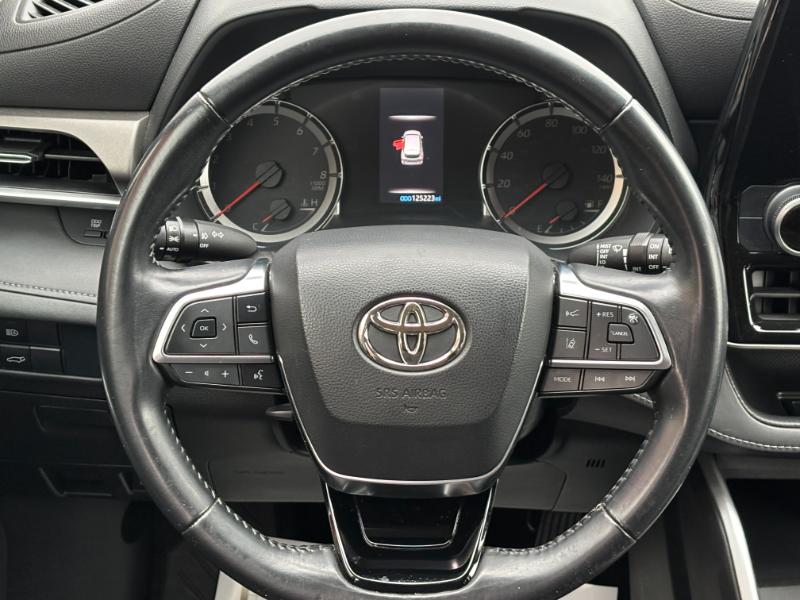 Toyota Highlander LE FWD V6 2021