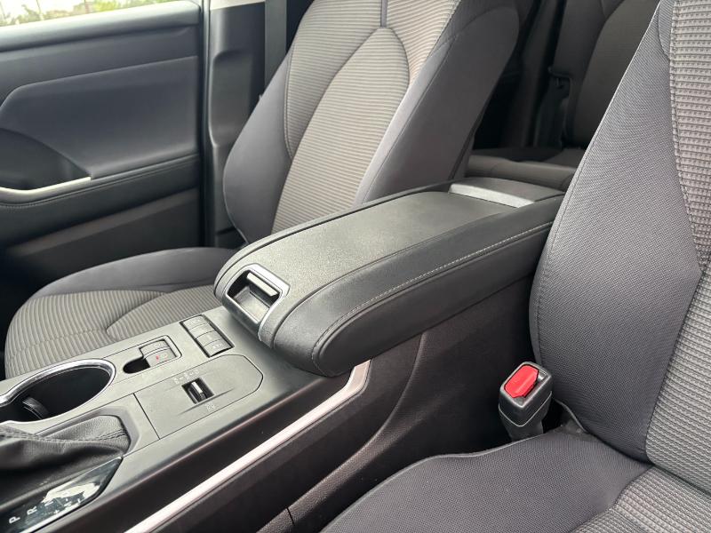 Toyota Highlander LE FWD V6 2021