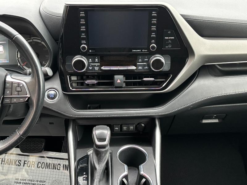 Toyota Highlander LE FWD V6 2021