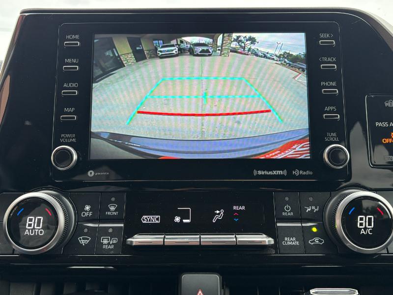 Toyota Highlander LE FWD V6 2021