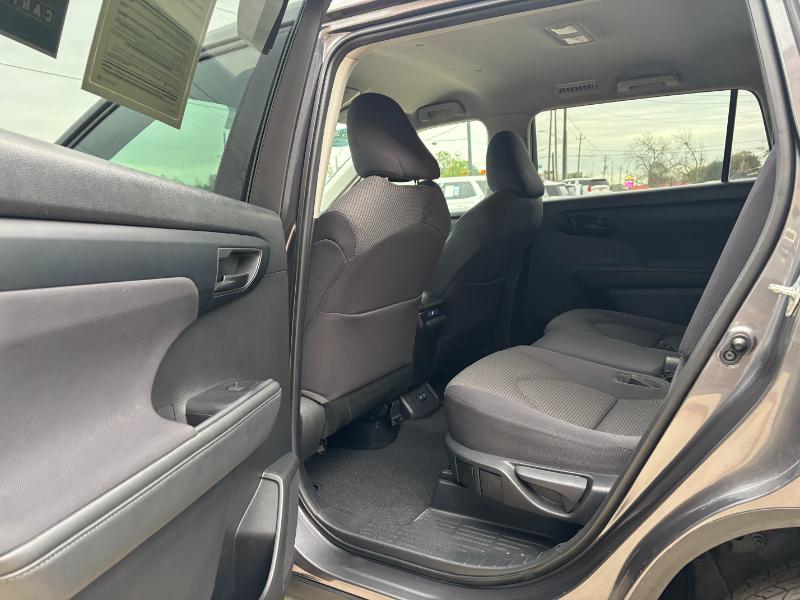 Toyota Highlander LE FWD V6 2021