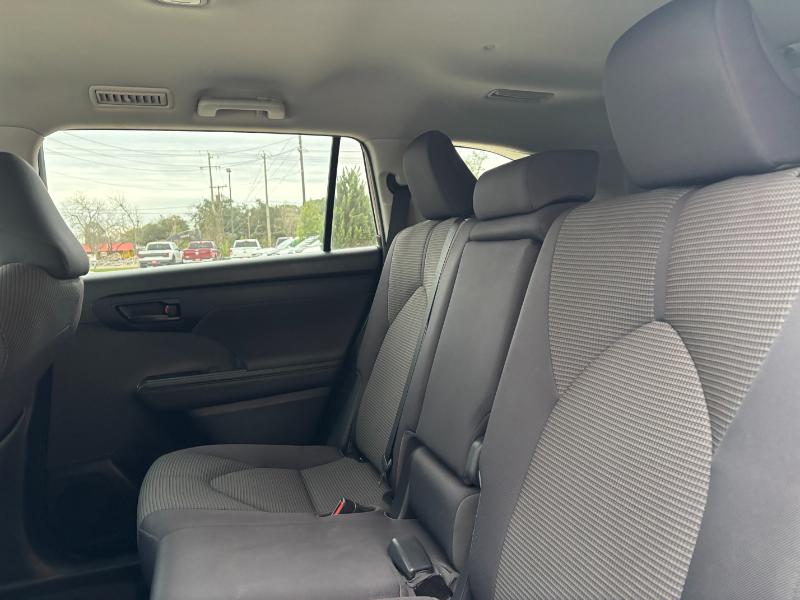 Toyota Highlander LE FWD V6 2021