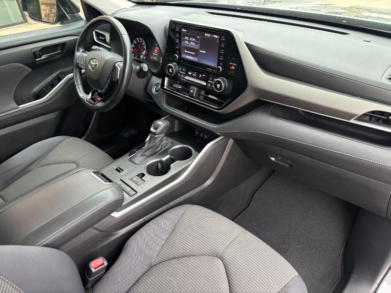 Toyota Highlander LE FWD V6 2021