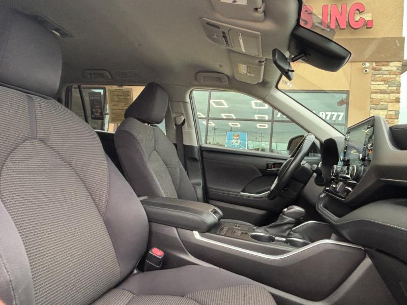 Toyota Highlander LE FWD V6 2021