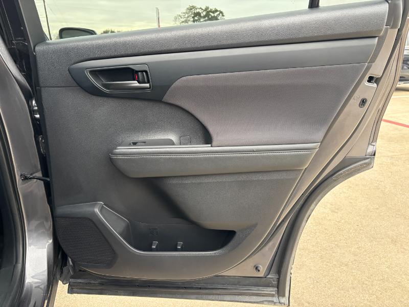 Toyota Highlander LE FWD V6 2021