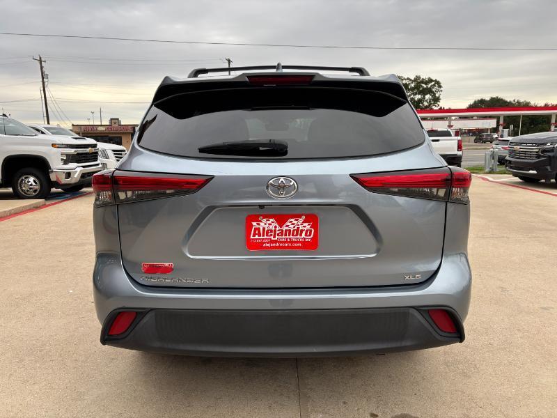 Toyota Highlander XLE FWD V6 2021