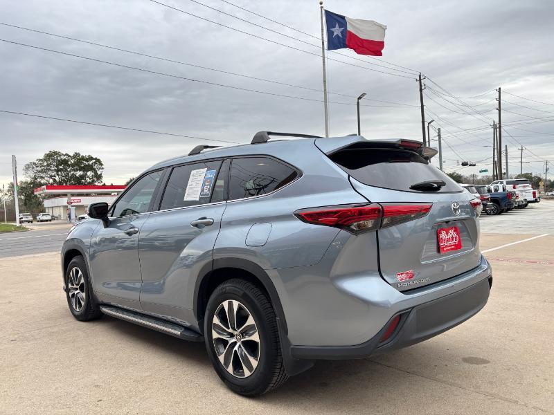 Toyota Highlander XLE FWD V6 2021