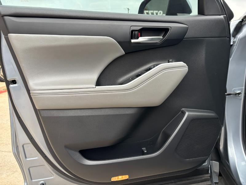 Toyota Highlander XLE FWD V6 2021