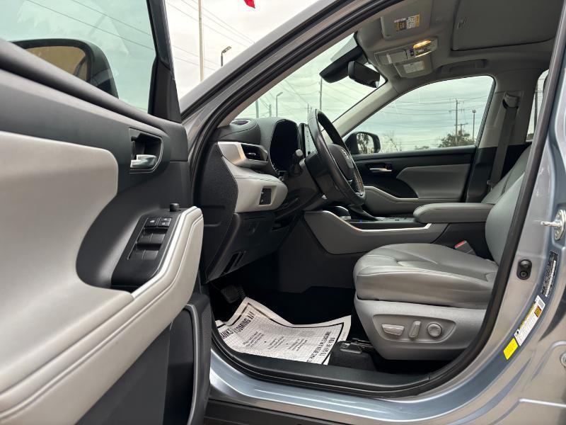 Toyota Highlander XLE FWD V6 2021