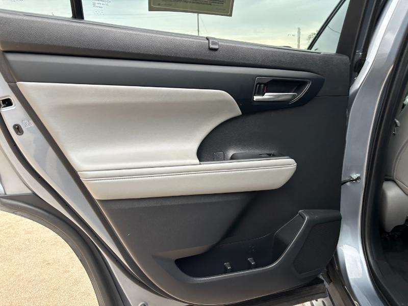 Toyota Highlander XLE FWD V6 2021