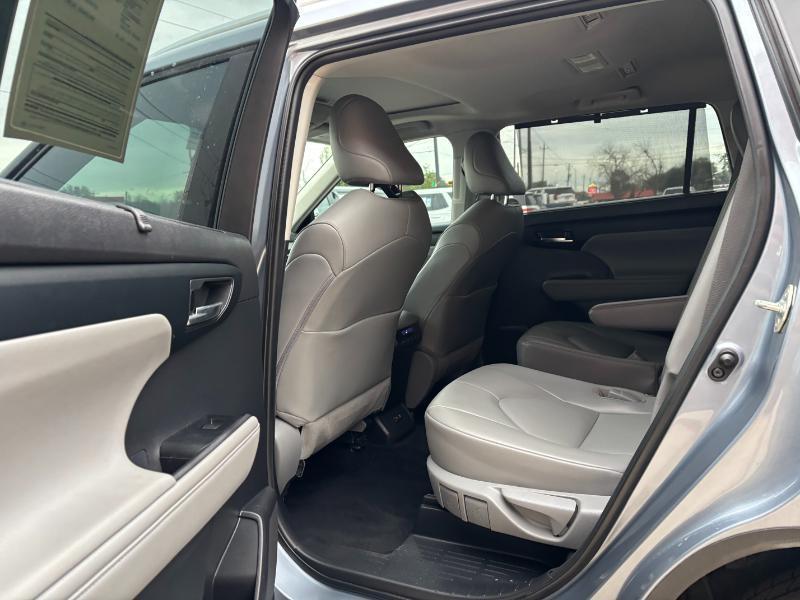 Toyota Highlander XLE FWD V6 2021