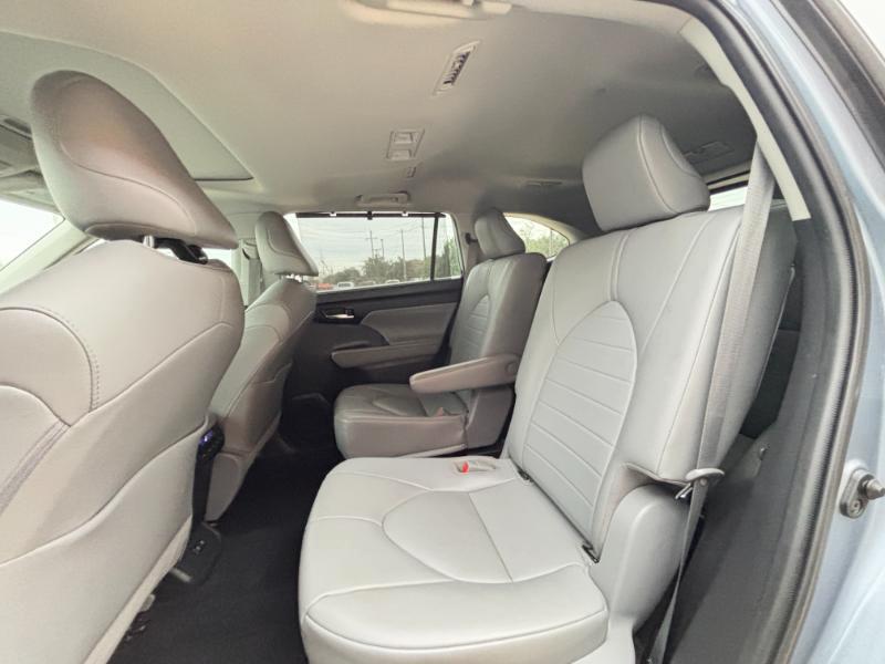 Toyota Highlander XLE FWD V6 2021