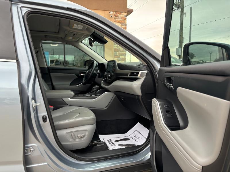 Toyota Highlander XLE FWD V6 2021