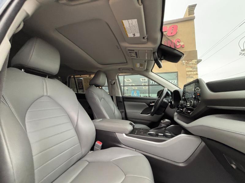 Toyota Highlander XLE FWD V6 2021