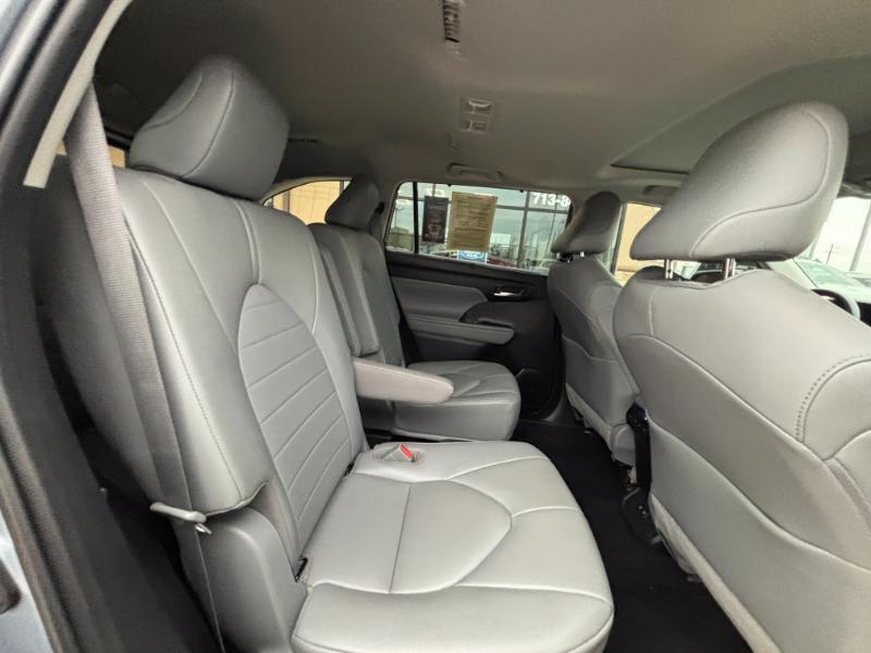 Toyota Highlander XLE FWD V6 2021