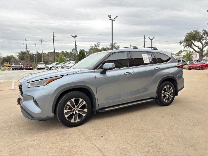 Toyota Highlander XLE FWD V6 2021