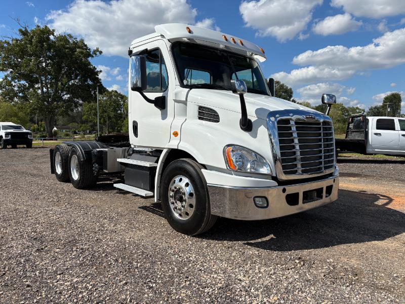 2017 Freightliner Cascadia 113 - Daycab