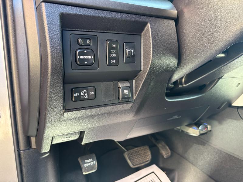 Toyota Tundra SR5 5.7L V8 CrewMax 2WD 2015