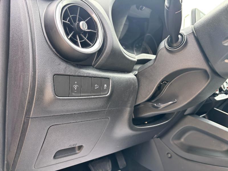 Hyundai Kona SE 2023