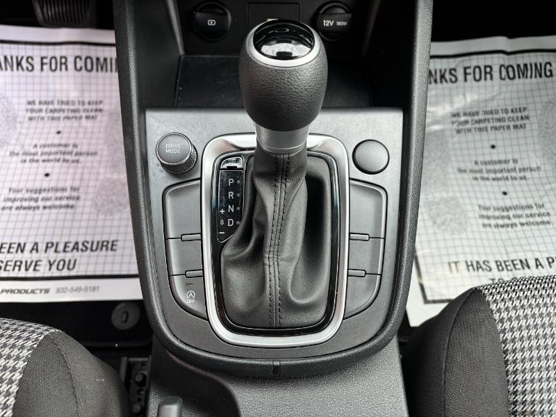 Hyundai Kona SE 2023