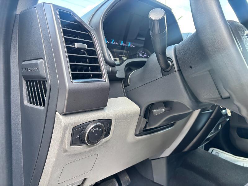 Ford F-350 SD XLT Crew Cab Long Bed DRW 4WD 2022