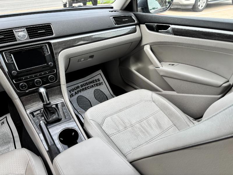Volkswagen Passat SE 6A 2016