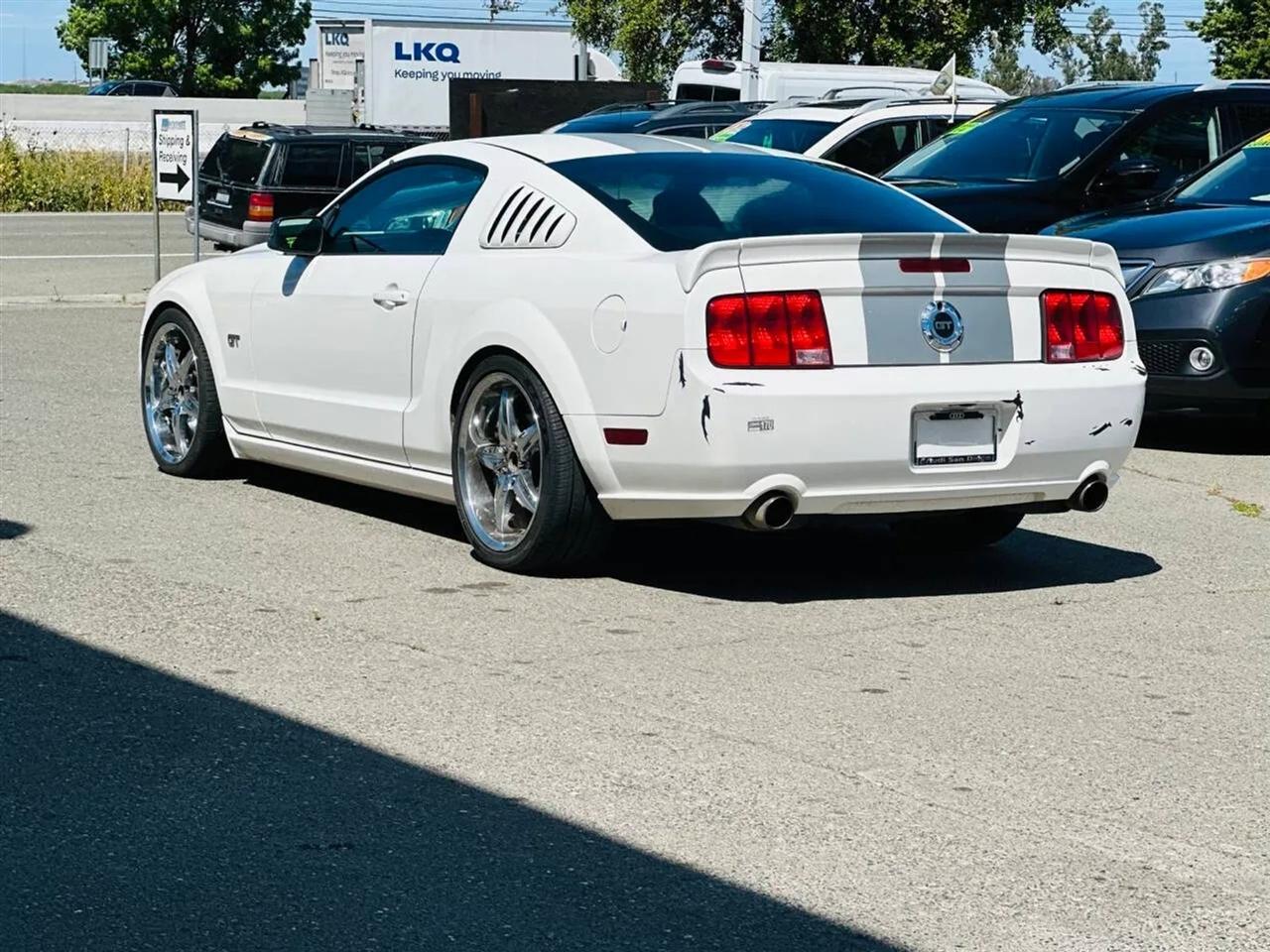 Ford Mustang  2006