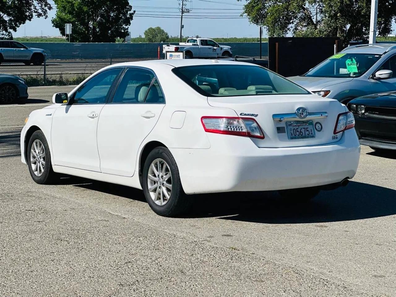 Toyota Camry Hybrid  2011