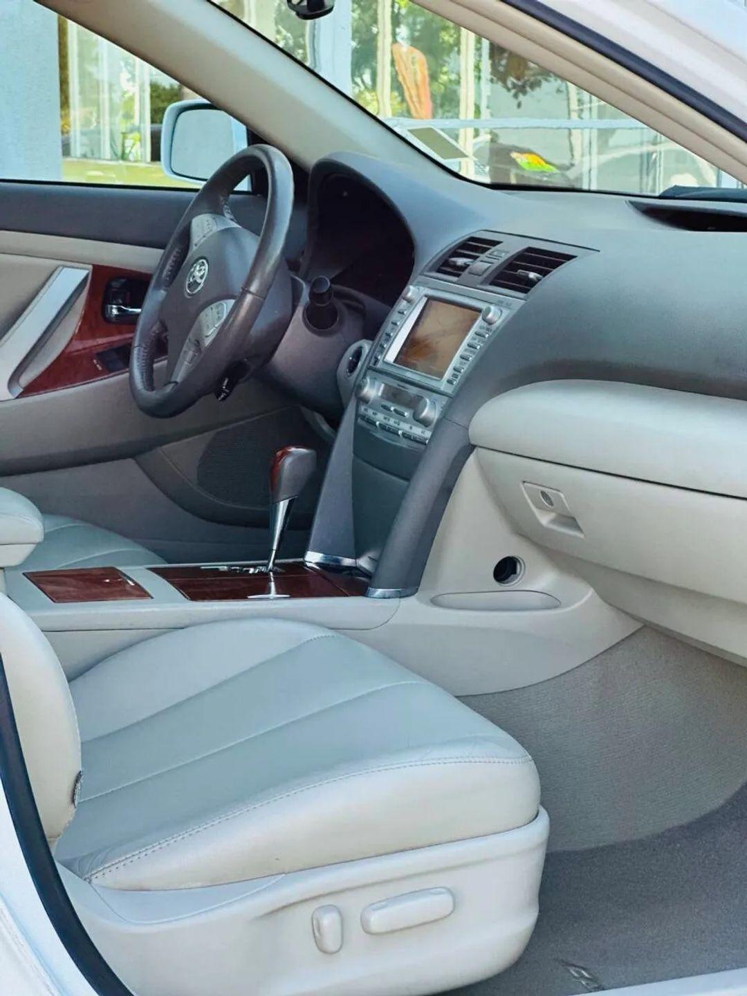 Toyota Camry Hybrid  2011
