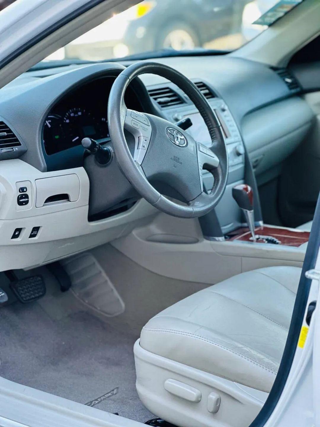 Toyota Camry Hybrid  2011
