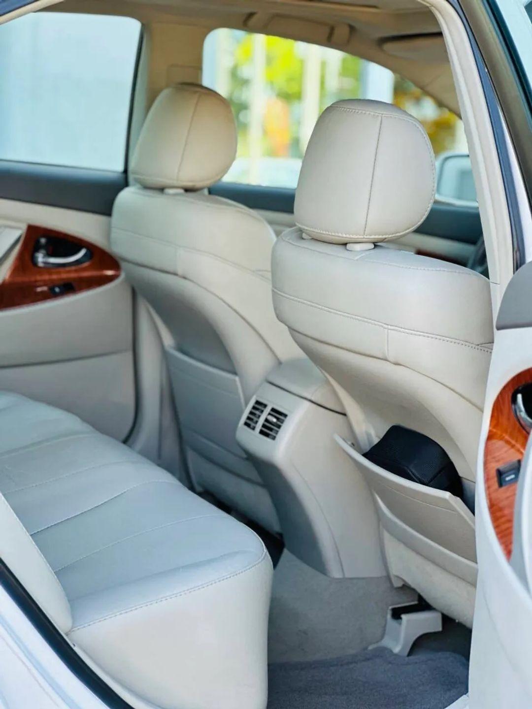 Toyota Camry Hybrid  2011