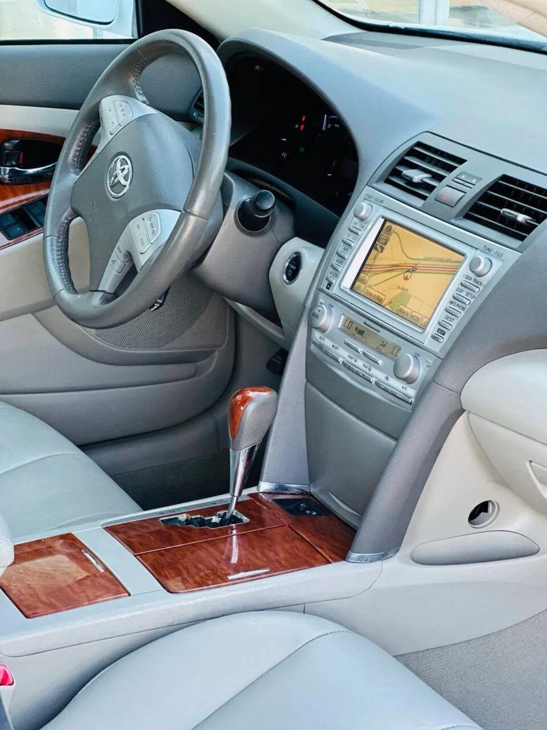 Toyota Camry Hybrid  2011