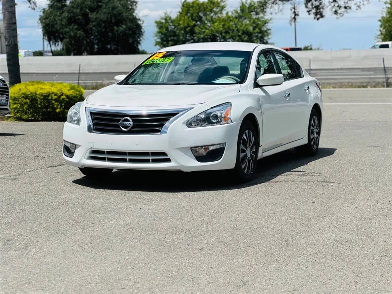 Nissan Altima  2015