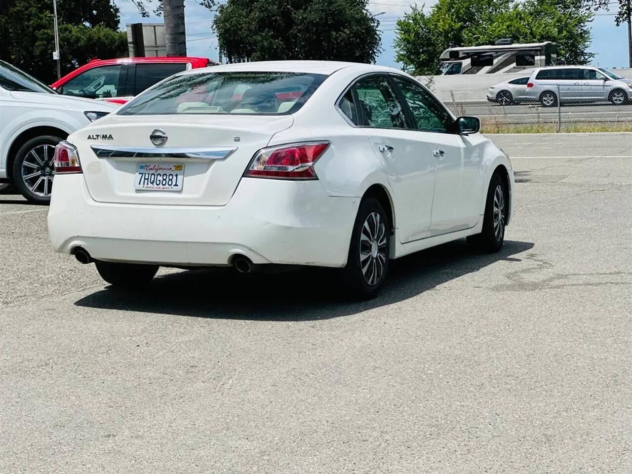 Nissan Altima  2015
