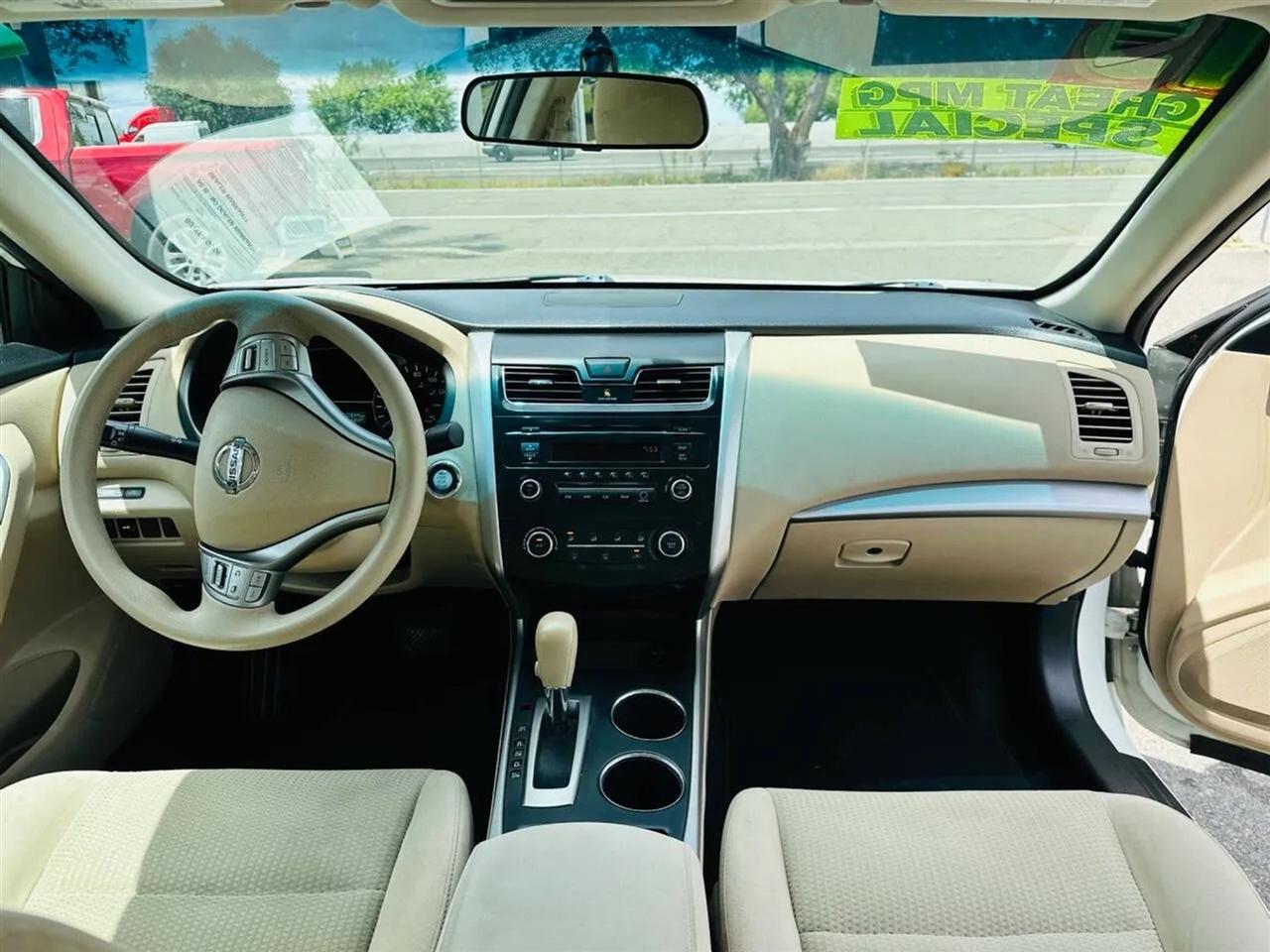 Nissan Altima  2015