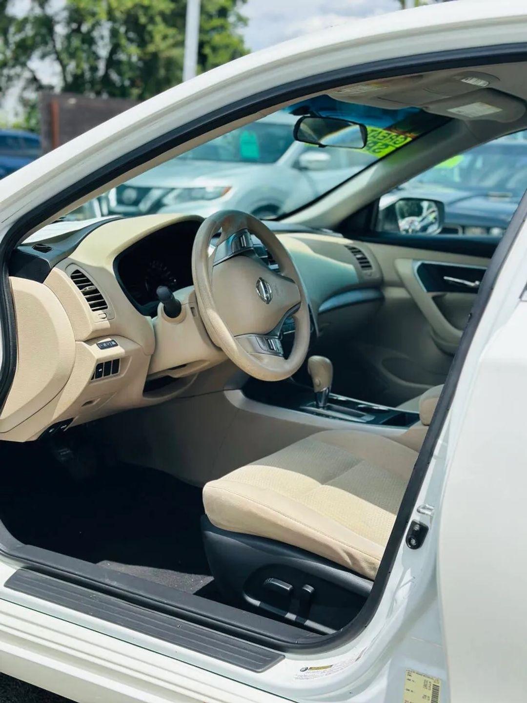 Nissan Altima  2015