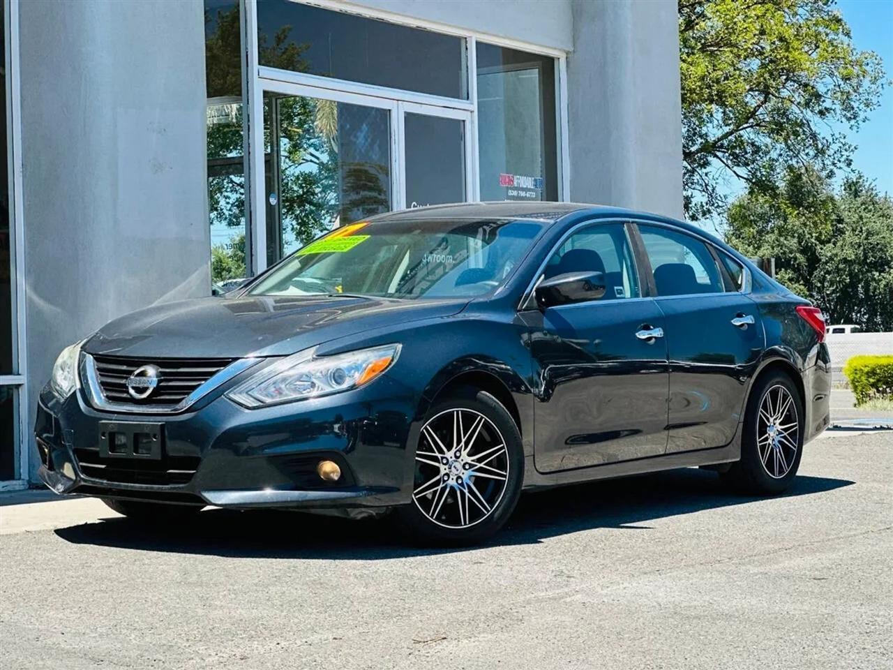 2017 Nissan Altima 2.5 SV Sedan 4D