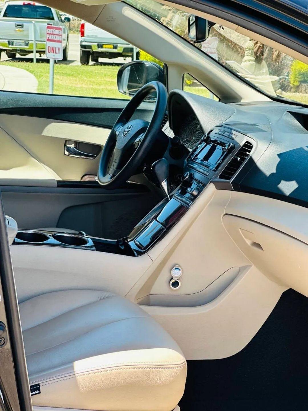 Toyota Venza  2012