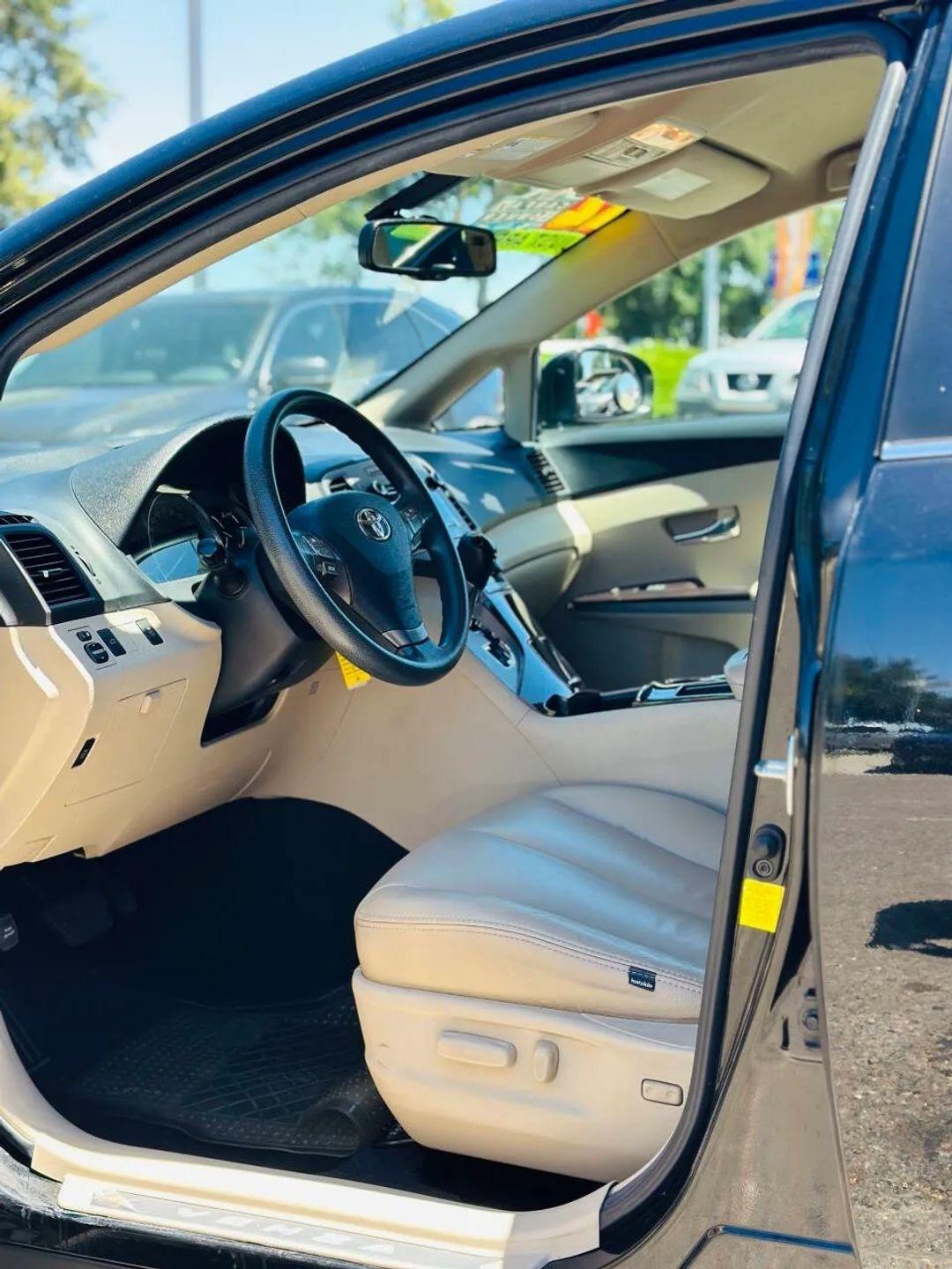 Toyota Venza  2012