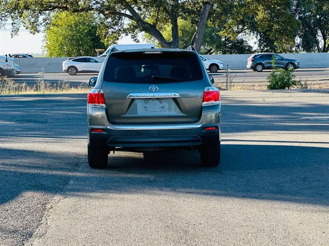 Toyota Highlander  2011