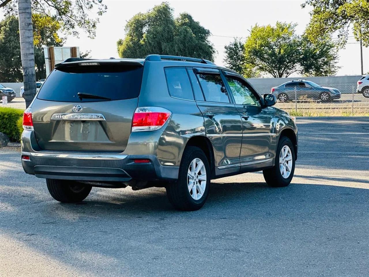 Toyota Highlander  2011
