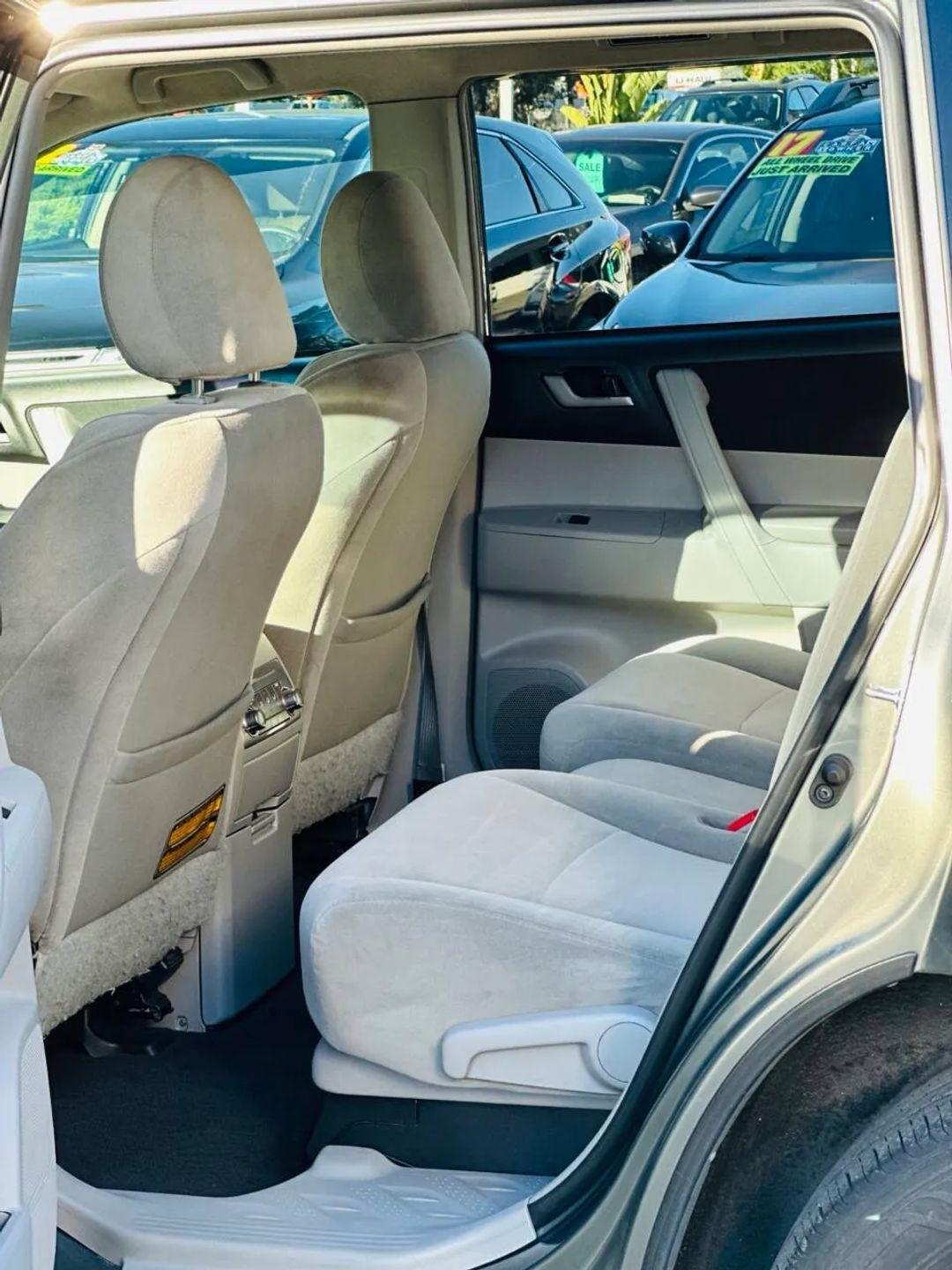 Toyota Highlander  2011