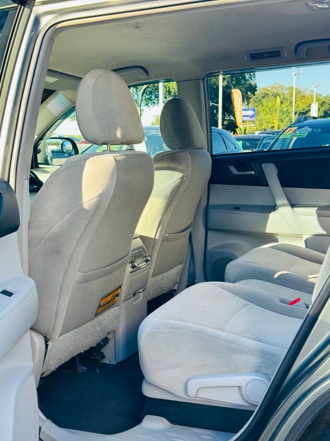 Toyota Highlander  2011