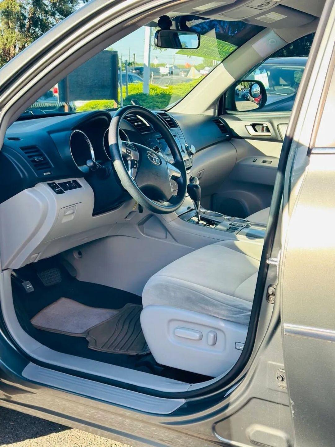 Toyota Highlander  2011