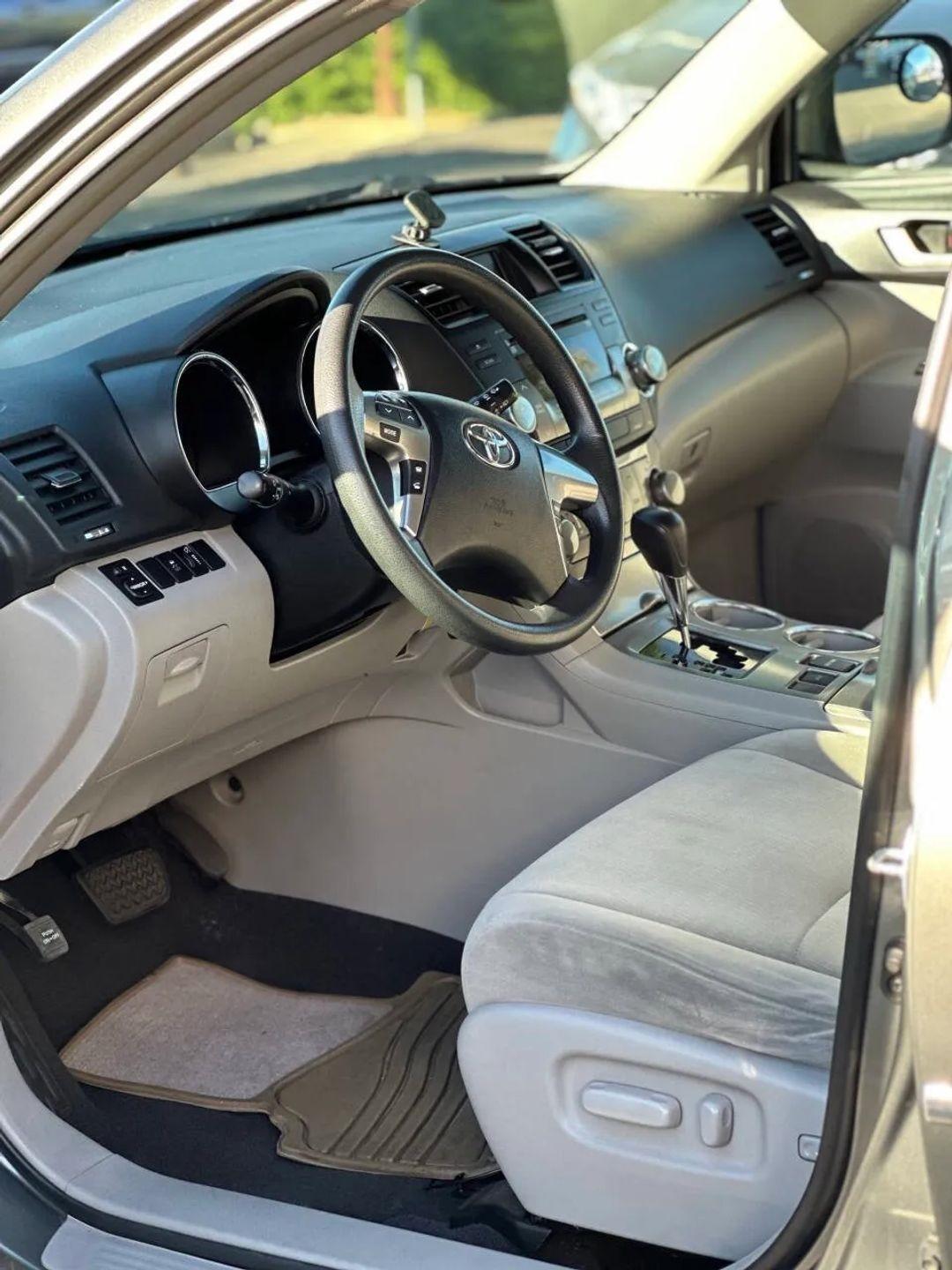 Toyota Highlander  2011