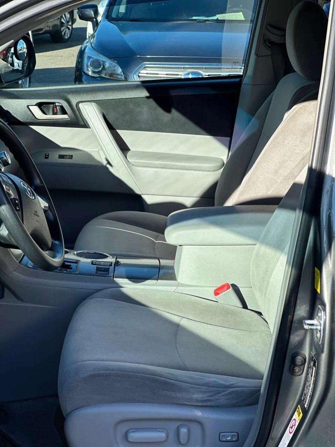 Toyota Highlander  2011