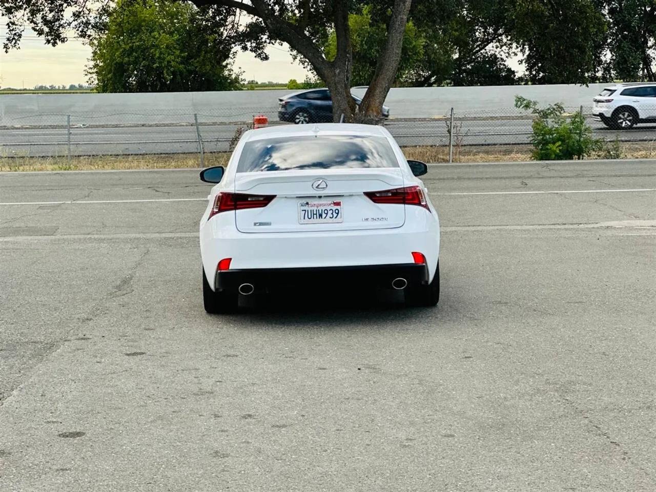 Lexus IS  2016