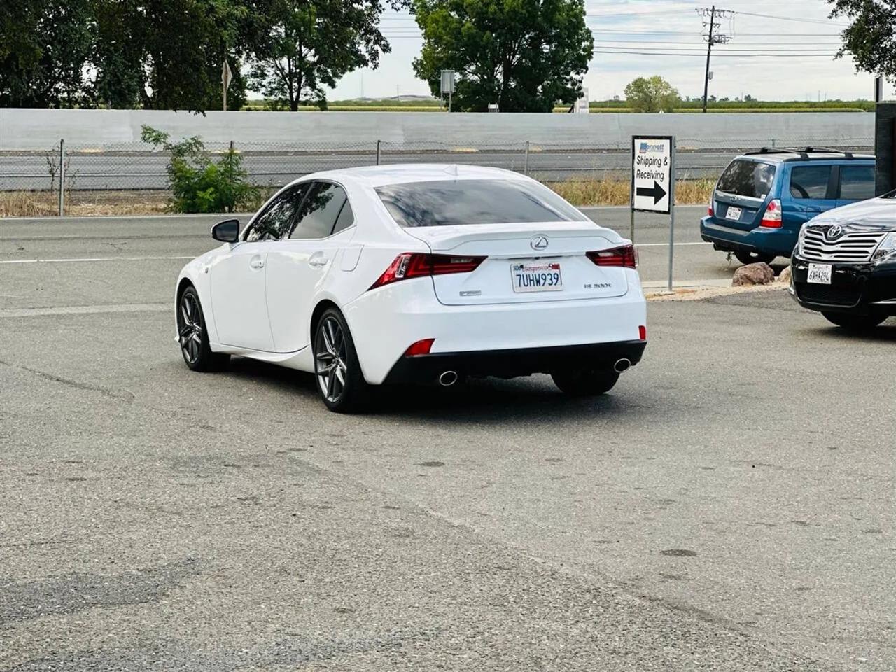 Lexus IS  2016